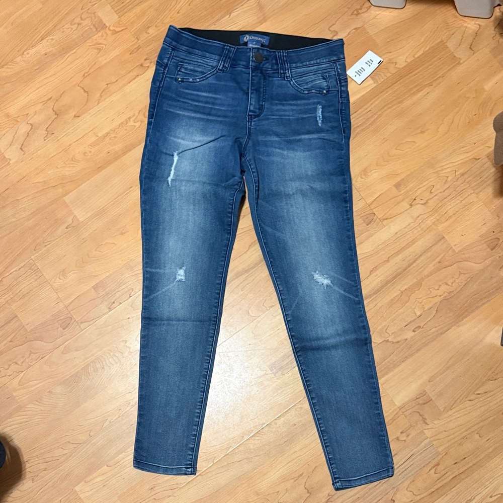 Democracy Women's Skinny Jeans in Faded Blue with Distressing